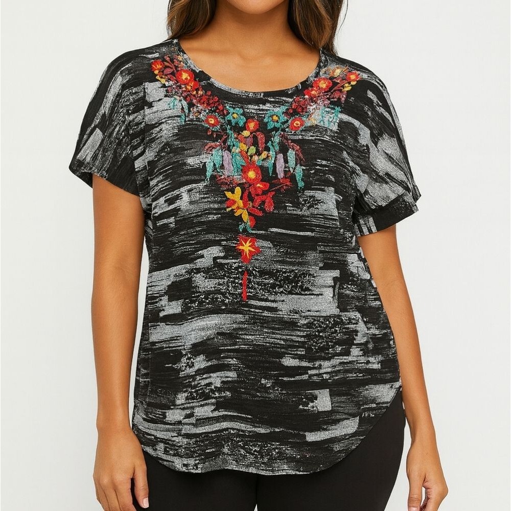 Embroidered Poncho Style Blouse M Black White Beachy Resortwear Cruise Beach